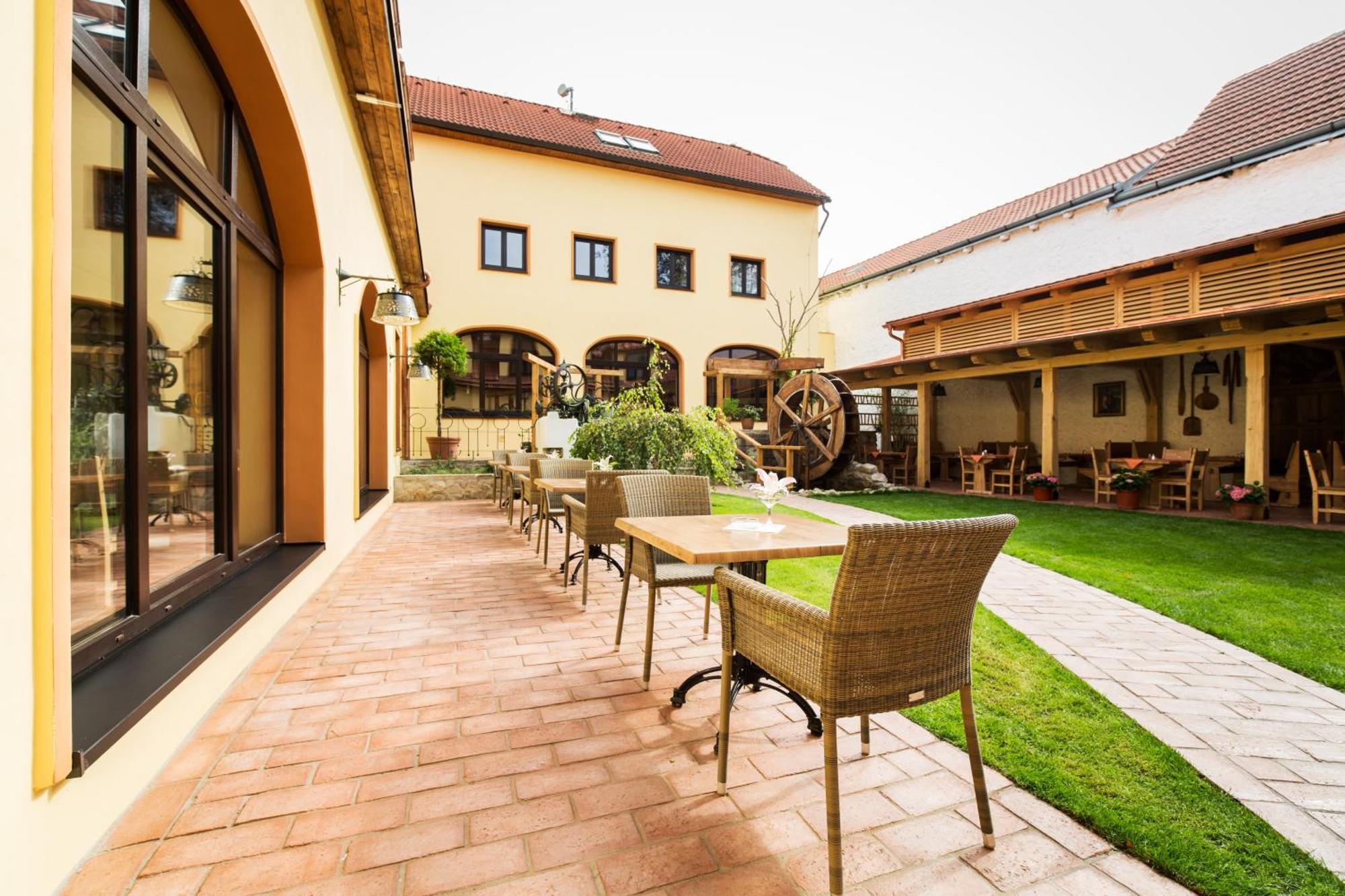 Hotel Selsky Dvur - Bohemian Village Courtyard Praha Eksteriør bilde